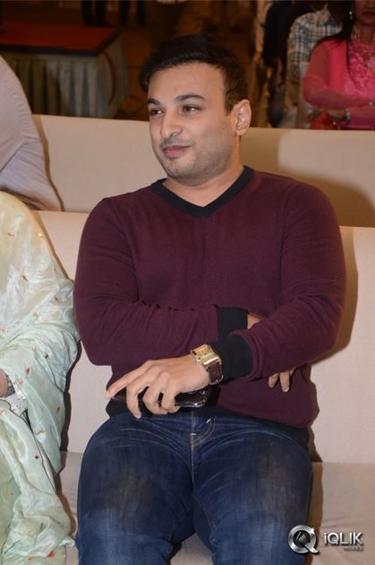 100-Days-of-Love-Movie-Audio-Launch